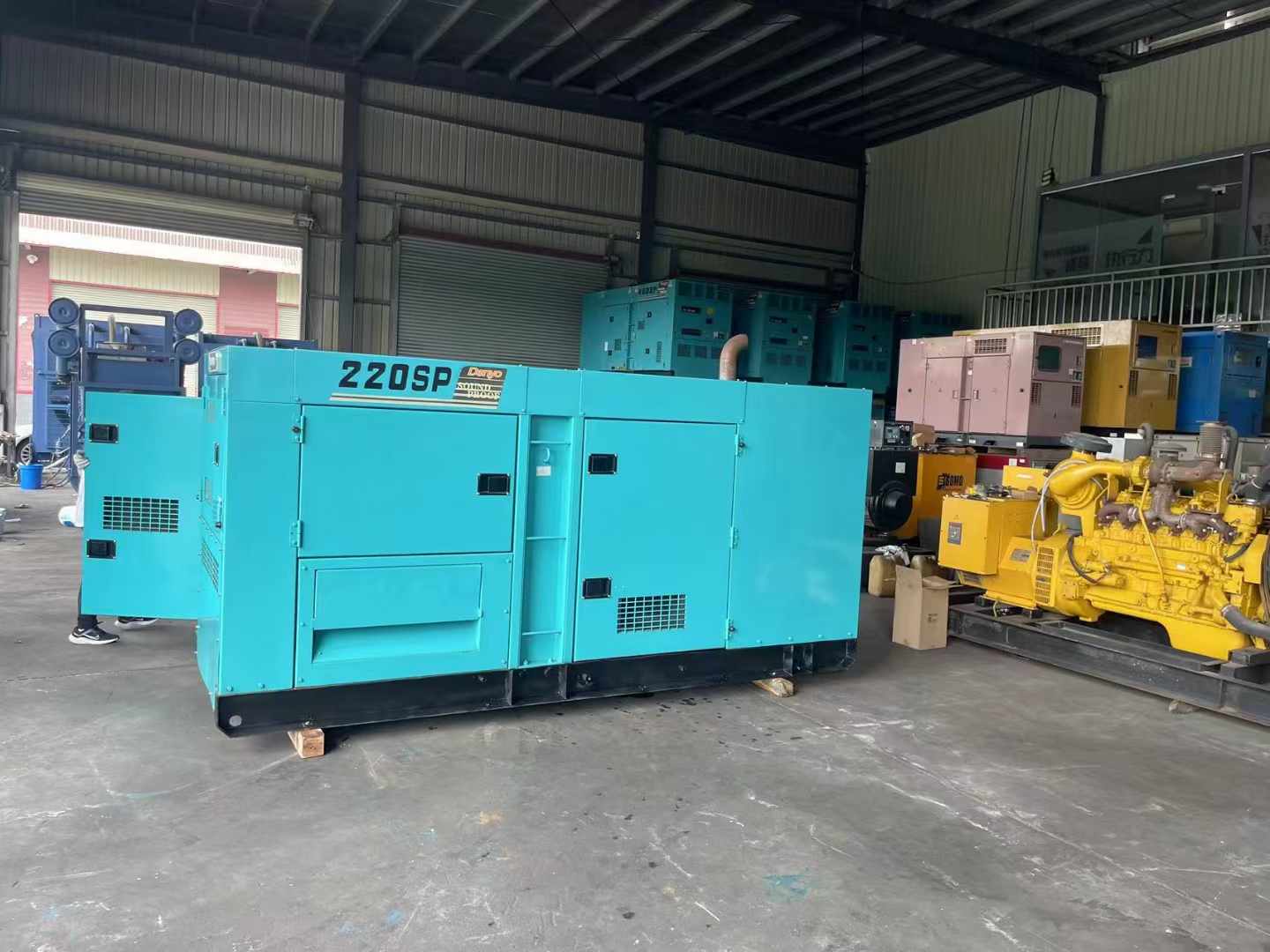 青龙柴油发电机组长期不间断运行时，如何监控其温度和压力？