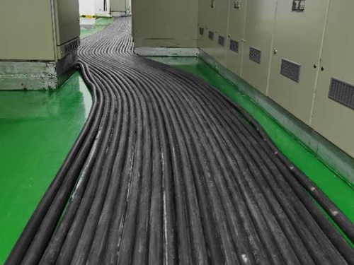 青龙如何根据理论计算公式计算温度对特定电压测量结果的影响？