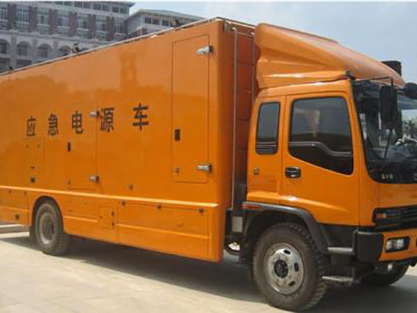 青龙冬季柴油发电机启动前，如何检查燃油系统中的积水？